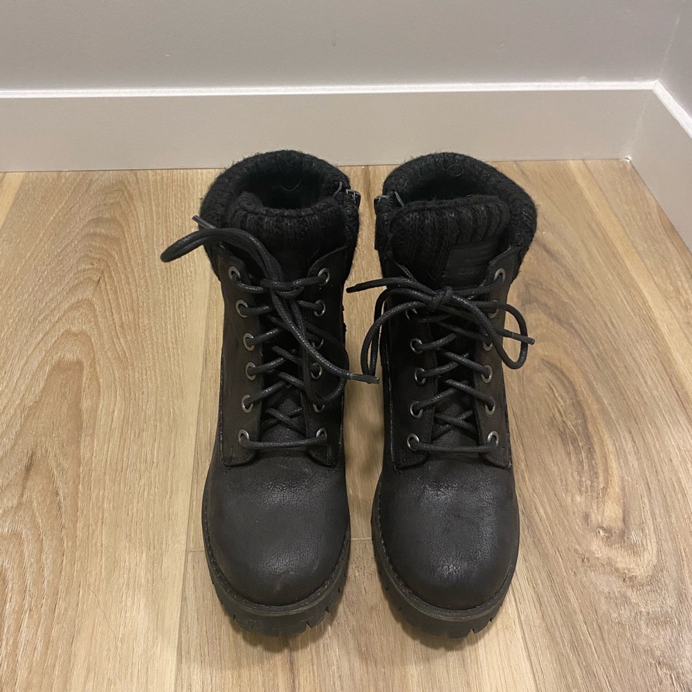 B52 by bullboxer healed booties